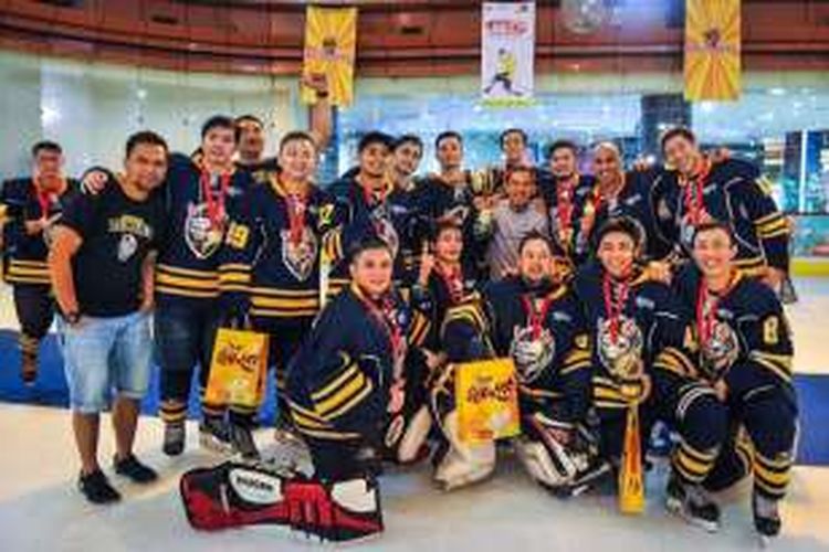 Batavia Demons berhasil menjuarai Indonesia Ice Hockey Tournament (IIHT) Extra Joss 2016. Ajang tersebut diselenggarakan di BX Rink, Bintaro Jaya Xchange Mall, Tangerang.