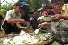 Peringati HUT Ke-68 RI, Warga Magelang Santap Tumpeng Bersama