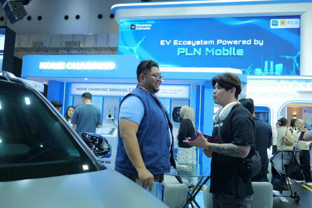 PLN datang membawa gagasan besar tentang masa depan mobilitas hijau Indonesia di IIMS 2026