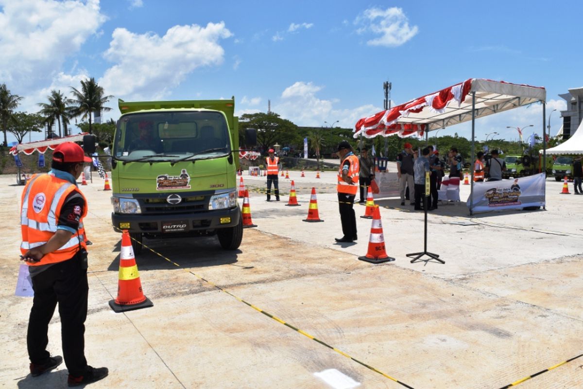 Kompetisi Safety Driving, tes reverse parking.