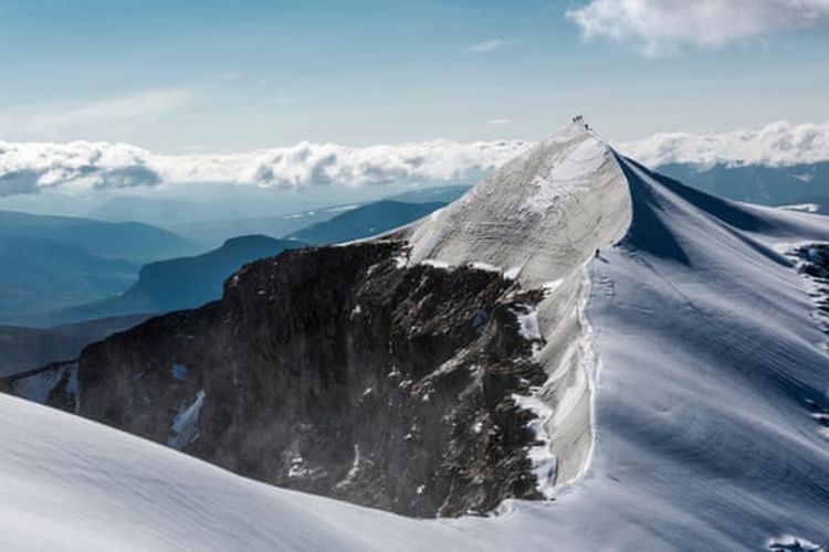 Pada 2019, puncak selatan Gunung Kebnekaise turun ke peringkat kedua dalam pemeringkatan pegunungan Swedia, setelah sepertiga gletsernya mencair. 