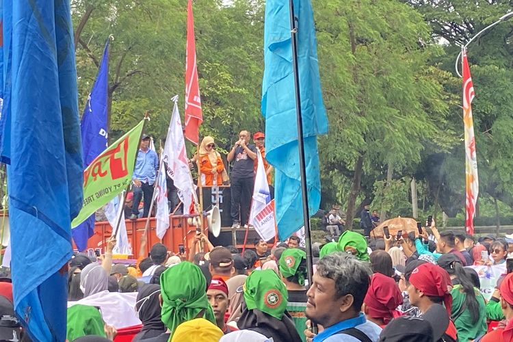 Armuji Orasi Saat May Day 2026: Selamat Datang di Surabaya, Hidup Buruh!