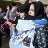 Pertemuan Haru Nenek dan Cucu Sepulang dari Karantina di Natuna