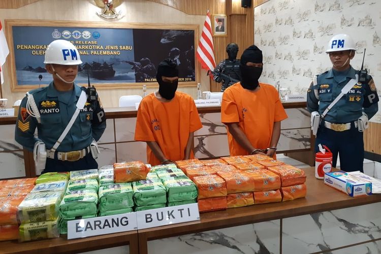 Sebanyak 79 kilogram sabu gagal beredar di wilayah Sumatera Selatan setelah dua pelaku ditangkap oleh tim Fleet 1 Quick Respon (F1QL) Pangkalan TNI Angkatan Laut Palembang, Selasa (29/10/2019).