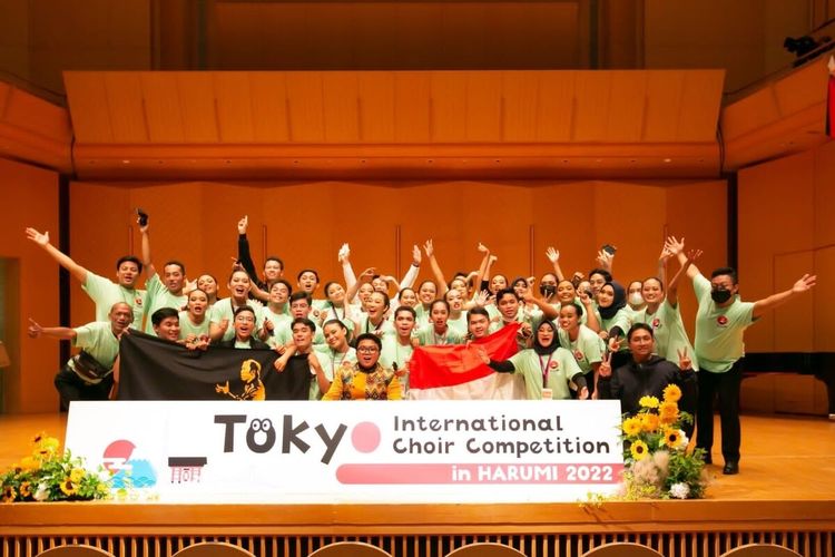 Paduan Suara Mahasiswa (PSM) Voca Erudita merupakan Unit Kegiatan Mahasiswa (UKM) dari Universitas Sebelas Maret (UNS) Solo berhasil menyabet tujuh penghargaan dalam ajang Tokyo International Chair Competition in Harumi, Tokyo, Jepang.