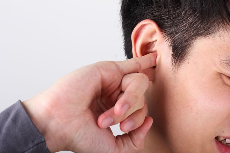 Ilustrasi telinga gatal, penyebab telinga gatal, kenapa telinga gatal, mengatasi telinga gatal. 