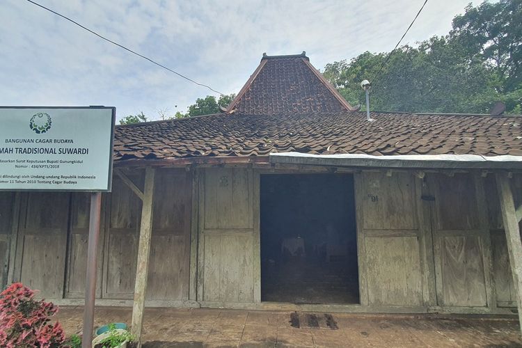 Rumah Joglo berusia sekitar 250 tahun milik Suwardi (78) warga Kalurahan Sidorejo, Ponjong, Gunungkidul. Senin (30/1/2023)