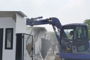 Alat Berat Dikerahkan, Klaster Mewah Lapas Cibinong Diratakan