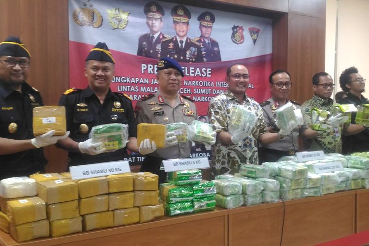 Bareskrim Polri Direktorat Tindak Pidana Narkoba pada jumpa pers pengungkapan peredaran narkoba di Gedung Bareskrim, Jakarta Selatan, Jumat (3/5/2019). 