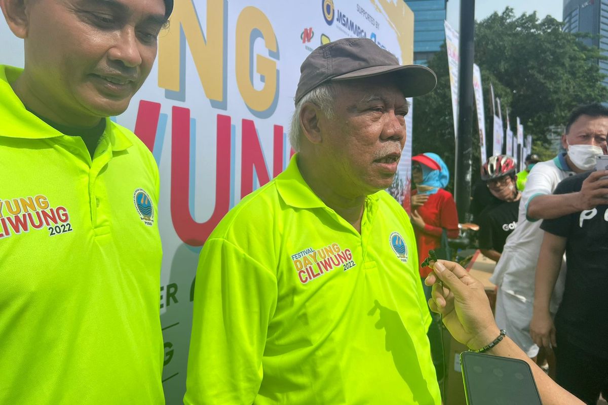 Menteri PUPR Basuki Hadimuljono usai menghadiri Festival Dayung Ciliwung di Jakarta, Minggu (4/12/2202).