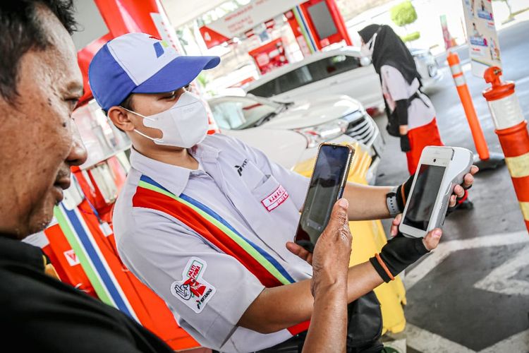 Ilustrasi pajak telat atau pajak mati masih bisa daftar QR code MyPertamina. Pertamina Patra Niaga laporkan 5,5 juta kendaraan daftar QR Code Pertalite.