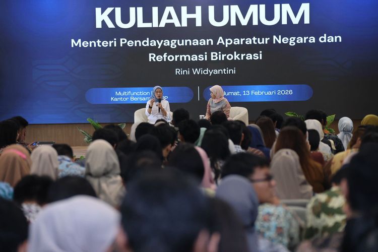 Menteri Pendayagunaan Aparatur Negara dan Reformasi Birokrasi (PANRB) Rini Widyantini saat mengiri kuliah umum.