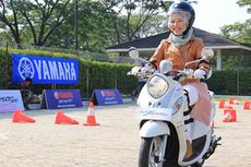 Cara Berkendara Sepeda Motor Aman bagi Hijabers