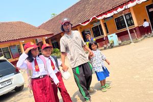 Modal Rp 70.000 Tinggalkan Bekasi ke Pangandaran, Zakaria Memulung agar 3 Anaknya Sekolah