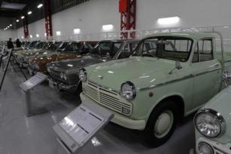 Koleksi mobil tua terkenal dan legendaris dipamerkan di Nissan Zama Heritage, Kanagawa, Jepang, Jumat (30/10/2015).