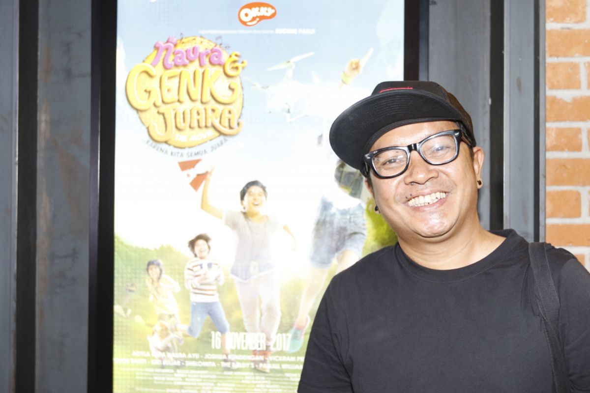 Sutradara Eugene Panji berpose seusai screening film Naura dan Genk Juara, di CGV Blitz Grand Indonesia, Jakarta, Rabu (8/11/2017). Film ini bercerita tentang petualangan Naura (Adyla Rafa Naura Ayu) bersama Okky (Joshua Rundengan), Kipli (Adryan Sulaiman Bima), dan Bimo (Vickram Priyono), menggagalkan usaha pencurian satwa liar.