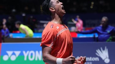 Alwi Farhan Perkasa Libas CTC, Tembus Perempat Final All England