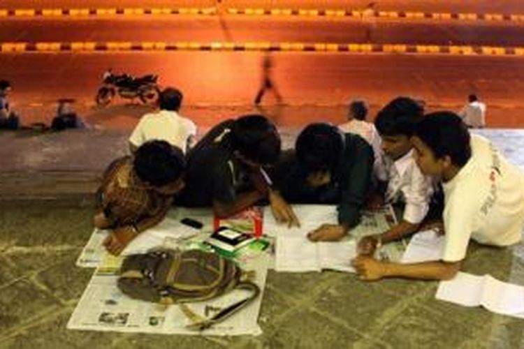 Mahasiswa India mengeluhkan buruknya sistem pendidikan dan maraknya kecurangan.