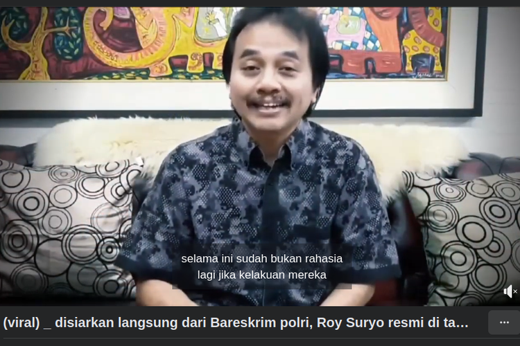 Tangkapan layar video di Facebook yang mengklaim Roy Suryo ditahan Bareskrim Polri karena mengunggah ulang gambar stupa Borobudur yang telah diedit wajahnya menyerupai Presiden Joko Widodo.