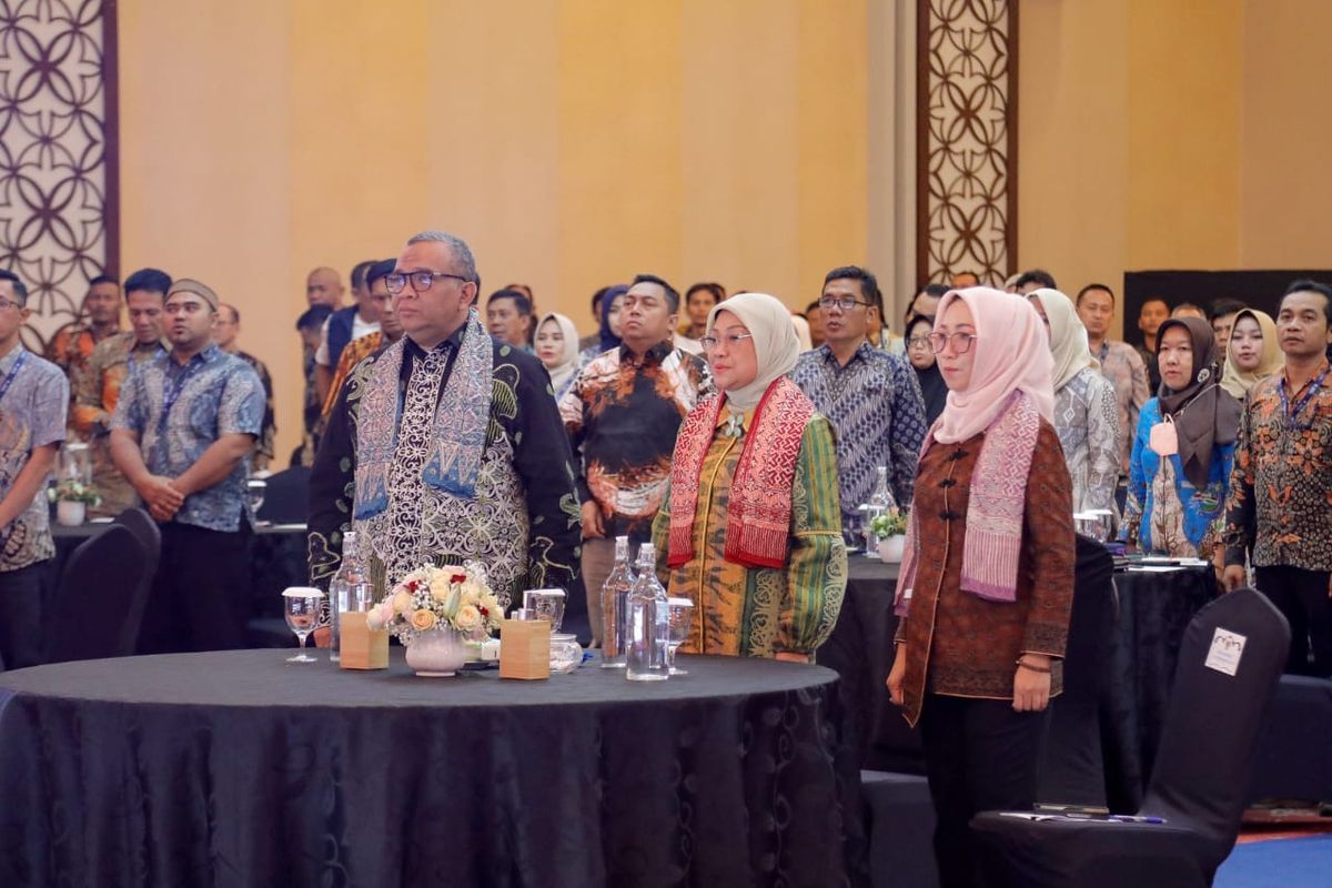 Menteri Ketenagakerjaan (Menaker) Ida Fauziyah saat membuka kegiatan evaluasi dan mematangkan konsep pelaksanaan program Desmigratif, Senin (20/5/2024).