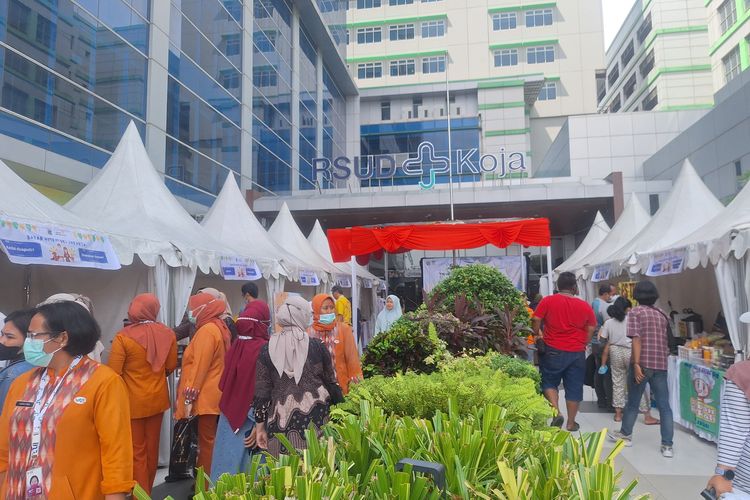 Pedagang Senang Bisa Berjualan di Bazar Serempak, Omzetnya Meningkat