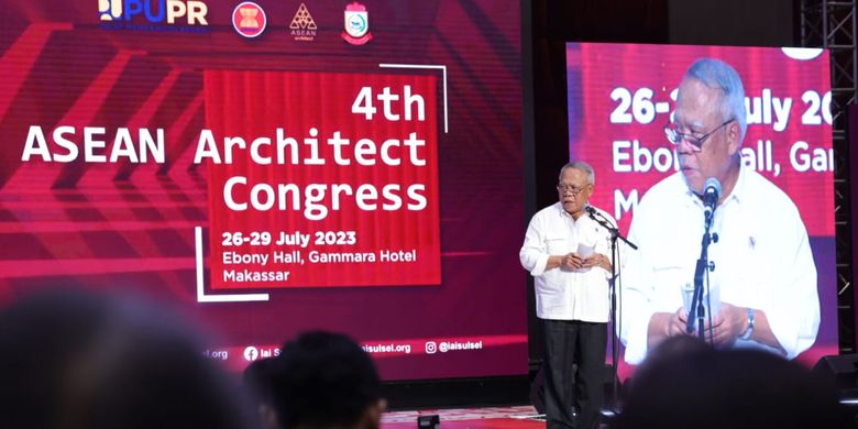 Menteri Pekerjaan Umum dan Perumahan Rakyat (PUPR) Republik Indonesia (RI), Basuki Hadimuljono menghadiri Asean Architect Congress (AAC) atau Kongres Arsitek Asean ke-4, di Makassar, Sulawesi Selatan, Kamis (27/07/2023).