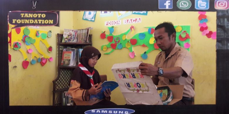 Dengan replika TV yang diberi nama TV Pemberani, siswa SDN 2 Pokoh Kidul Wonogiri menjadi lebih berani dan kreatif dalam berkomunikasi di depan kelas.