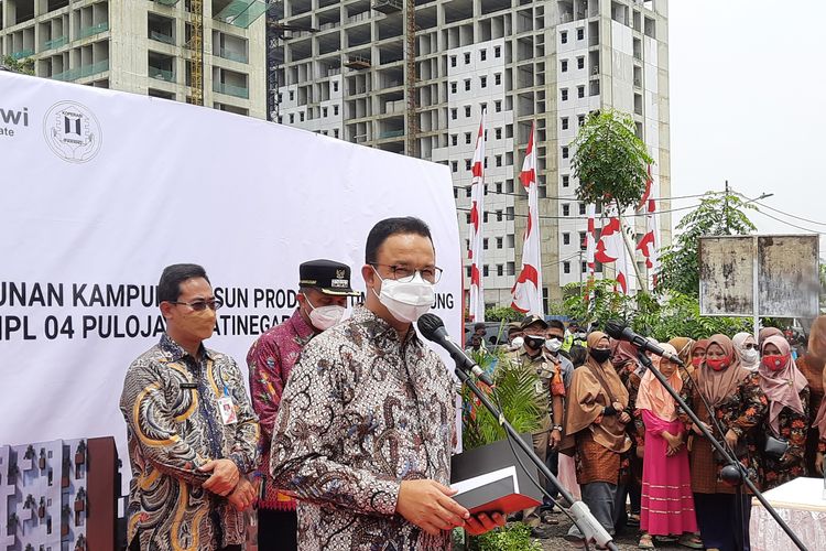 Gubernur DKI Jakarta Anies Baswedan meresmikan pembangunan Kampung Susun Produktif Tumbuh Cakung yang berada di RW 05 Kelurahan Jatinegara, Kecamatan Cakung, Jakarta Timur, Kamis (7/10/2021).