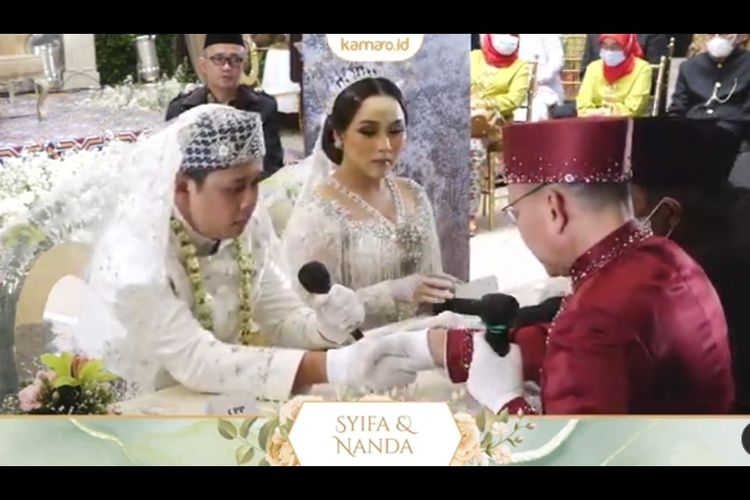 Adik Ayu Ting Ting, Assyifa Nuraini, resmi menikah dengan pria bernama Nanda Fachrizal di Hotel Margo, Depok, Jawa Barat, pada Minggu (20/2/2022).