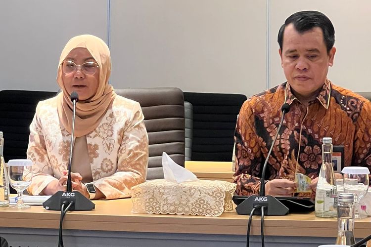 Sekretaris Direktorat Jenderal Pendidikan Vokasi Saryadi (kanan) saat mendampingi Dirjen Pendidikan Vokasi dalam acara coffee morning bersama media di Gedung Kemendikbud Ristek, Rabu (13/9/2023).