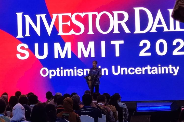Presiden Joko Widodo (Jokowi) saat membuka acara Investor Daily Summit 2022 di Jakarta Convention Center, Selasa (11/10/2022). Presiden Jokowi meminta agar Indonesia setop impor aspal dalam 2 tahun mendatang.