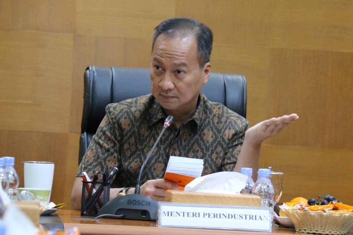 Menteri Perindustrian Agus Gumiwang Kartasasmita