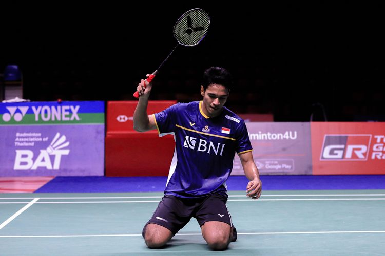 Chico Aura Dwi Wardoyo menderita kekalahan dari Kunlavut Vitidsarn pada babak 16 besar Thailand Open 2023 di Indoor Stadium Huamark, Kamis (1/6/2023). Terkini, Chico berhasil juara di Taipei Open 2023.