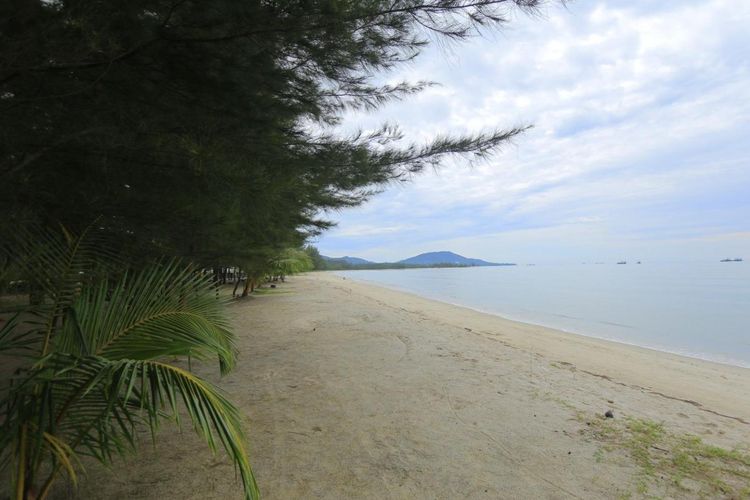 Pantai Takari, salah satu wisata di Desa Wisata Tari Rebo, Bangka Belitung