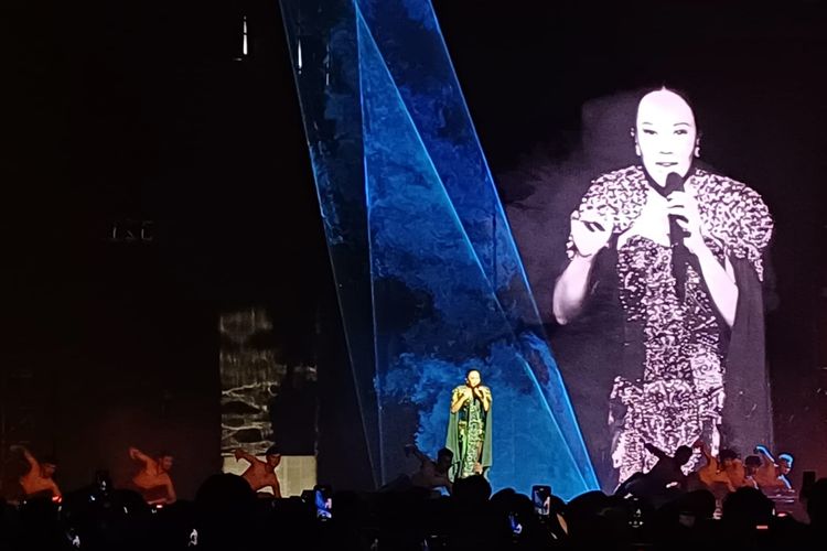 Yura Yunita Buka Konser Bingah dengan Terbang Pakai Sling