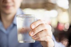 Masih Relevankah Anjuran Minum 8 Gelas Air Sehari?