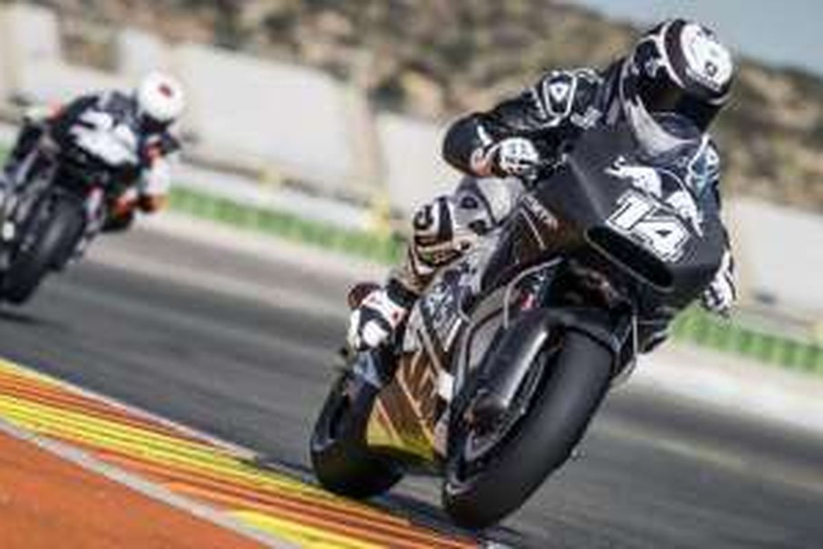 KTM uji RC16 di Valencia, Spanyol.