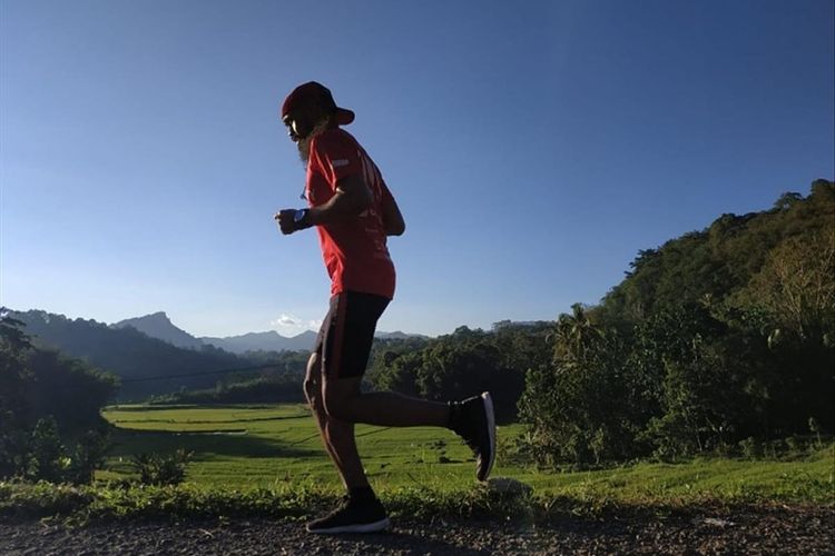 Kegiatan berlari Asrul Sani Kaddas saat mengikuti event lari maraton beberapa waktu lalu. 