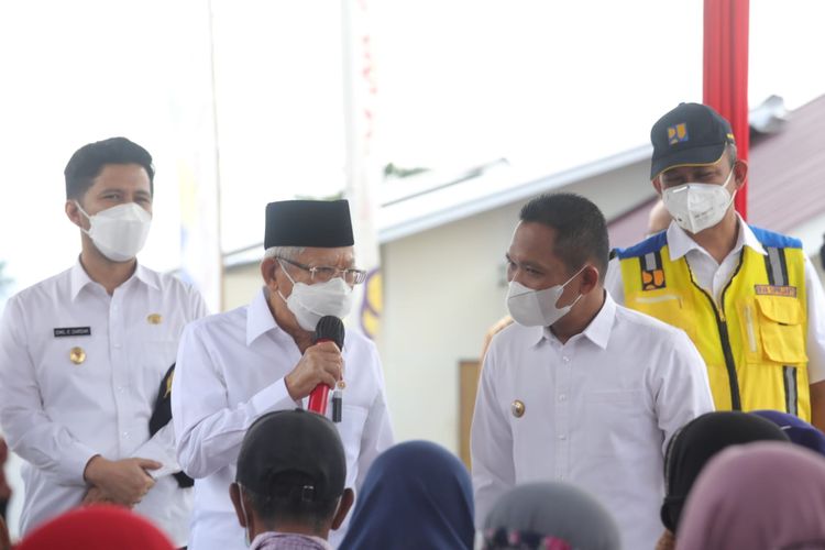 Wakil Presiden Ma'ruf Amin mengunjungi kompleks relokasi Sumbermujur, Kamis (2/6/2022)