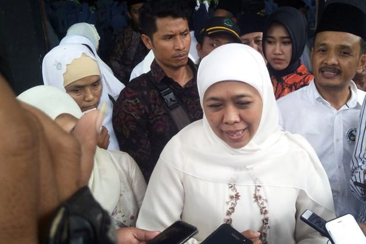 Khofifah Indar Parawansa (tengah), usai menghadiri pendeklarasian JKSN Lamongan, Rabu (26/12/2018).