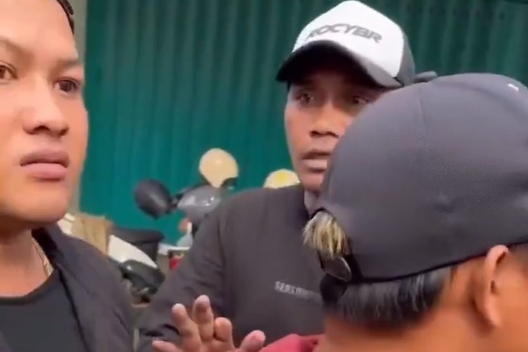 Pengakuan Jukir Ilegal Kota Lama Semarang Patok Tarif Rp 40.000: Lupa Kembalian, Kondisi Hujan