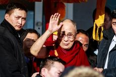 Keluhkan Nyeri Dada, Dalai Lama Diterbangkan ke Rumah Sakit