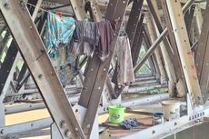 Waswasnya Warga yang Tinggal di Kolong Jembatan Jalan Sukabumi pada Musim Hujan...