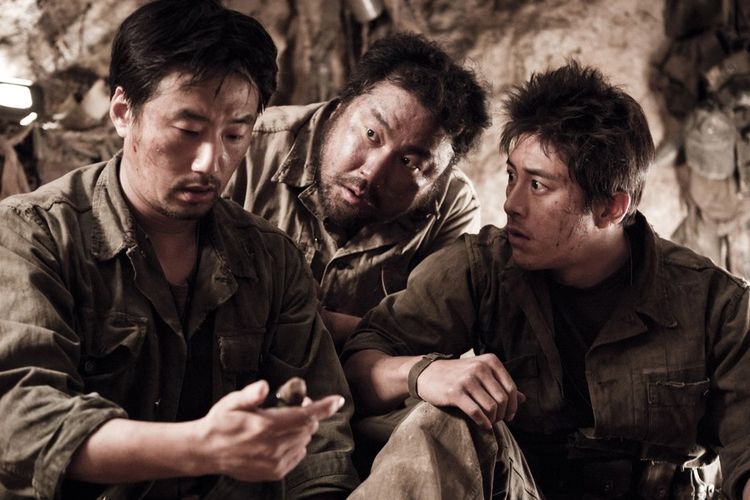 The Front Line (2011) film yang diperankan oleh Goo Soo, Shin Ha Kyun dan Ryu Seung Soo.
