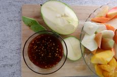 Resep Rujak Buah Bumbu Kacang Simpel, Cuma 3 Langkah