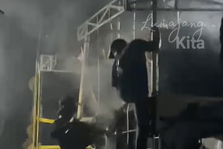 Sound Horeg Terbakar Saat Karnaval di Lumajang, Peserta Tetap Lanjut