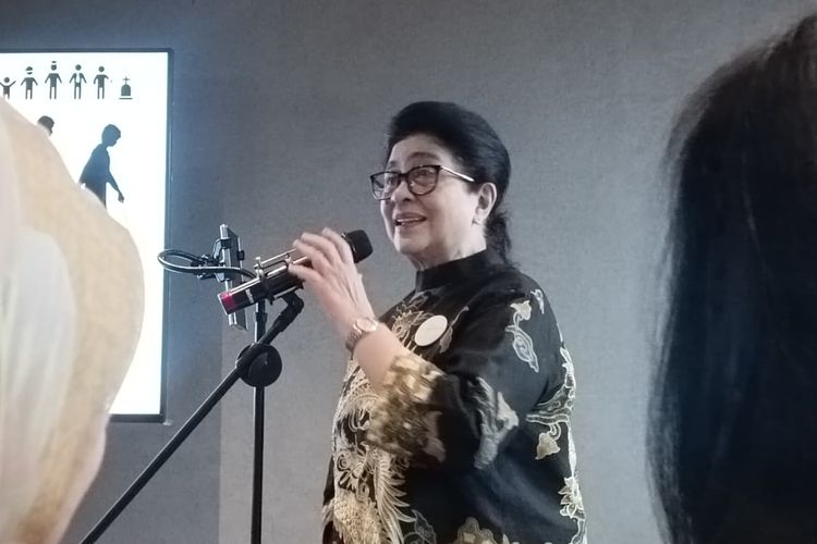 Menteri Kesehatan Republik Indonesia periode 2014-2019 sekaligus penasihat utama pengembangan Cermata, Prof. Nila F Moeloek, dalam konferensi pers peluncuran Cermata di Jakarta Selatan, Kamis (9/10/2025).