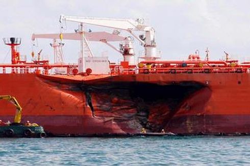 Tabrakan Kapal Tanker Sebabkan 300 Ton Minyak Tumpah, Kepri Waspada