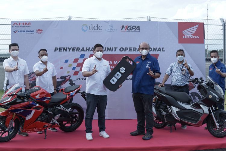 Penyerahan Honda ADV150 dan CBR250RR jadi skutik resmi MotoGP Mandalika.
