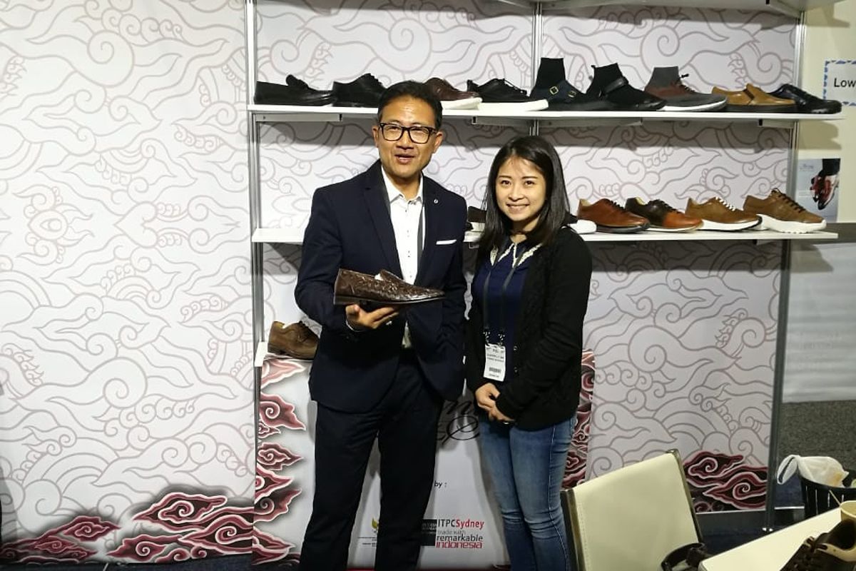 Founder Prabu Indonesia, Lisa Yumi berfoto dengan Duta Besar Australia. 